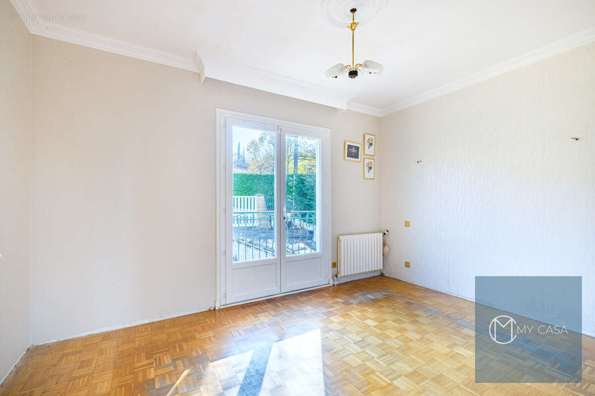 Maison à SAINT-PIERRE-DE-CHANDIEU