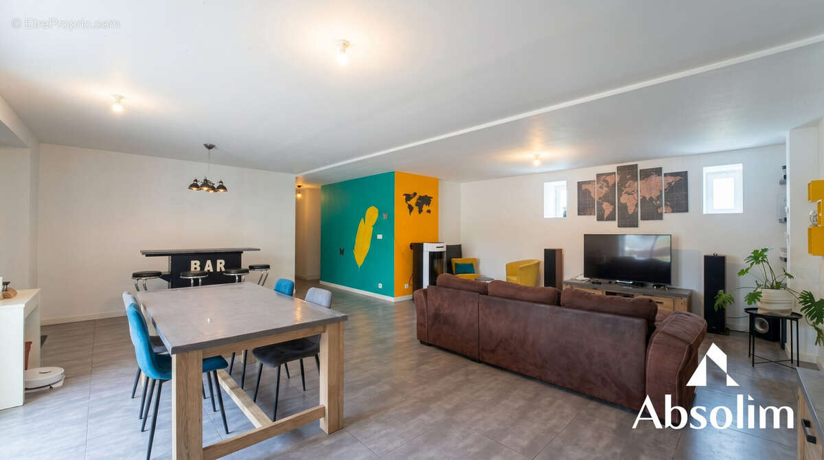 Maison 206 m² à Maze  - photo 5