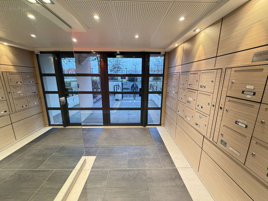 Appartement à AVRILLE