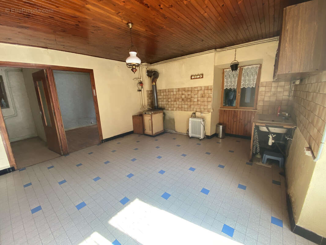 Maison à BESSE-ET-SAINT-ANASTAISE