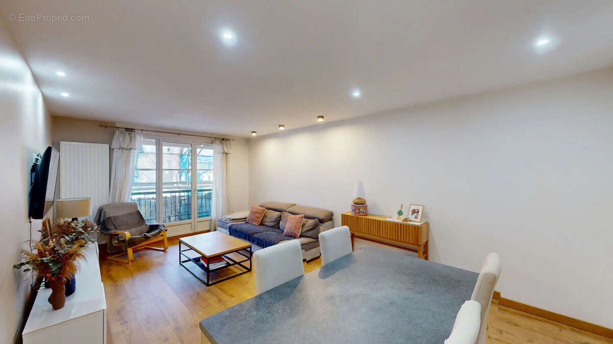 Appartement à GIERES