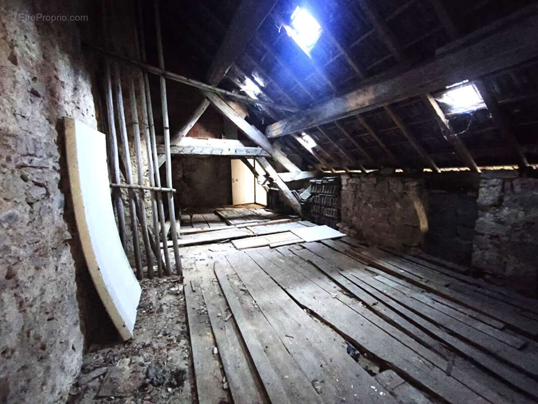 Appartement à POLIGNY