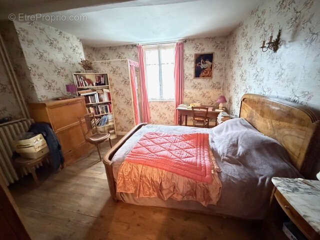 Maison à MARINGUES