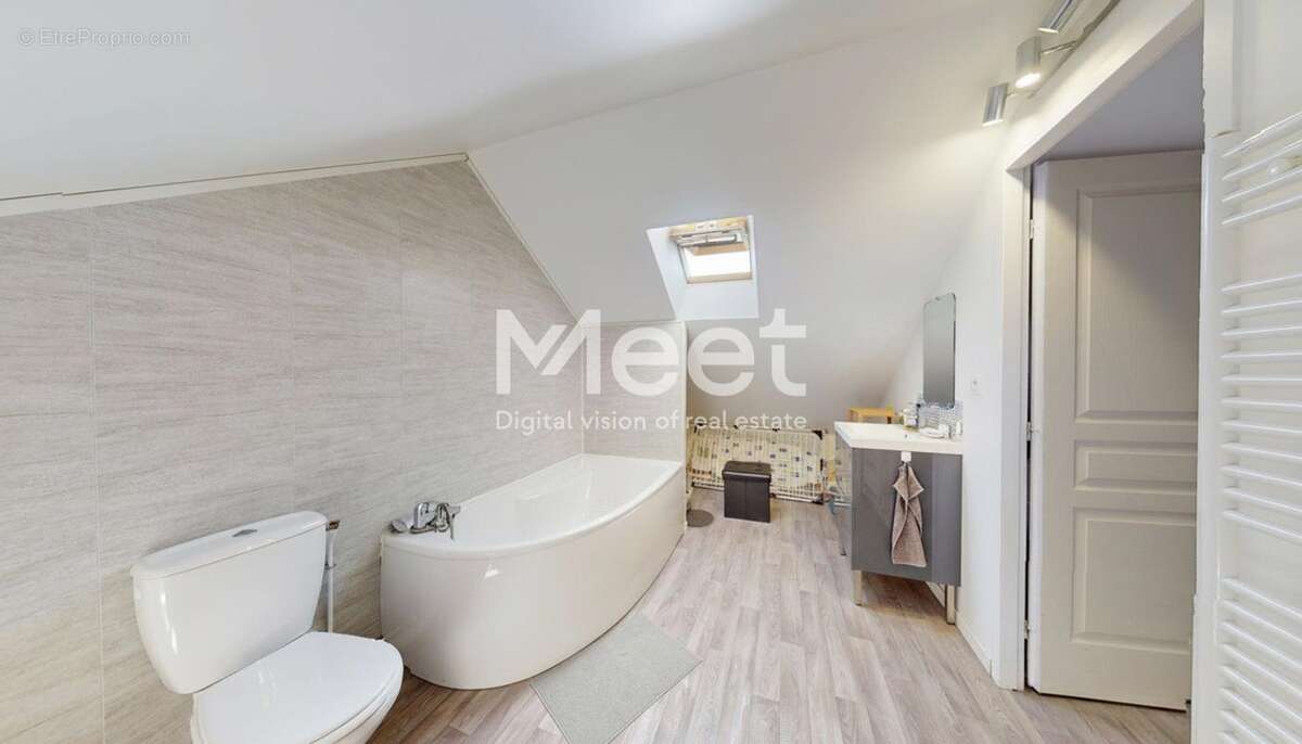 Maison à COULANGES-LA-VINEUSE