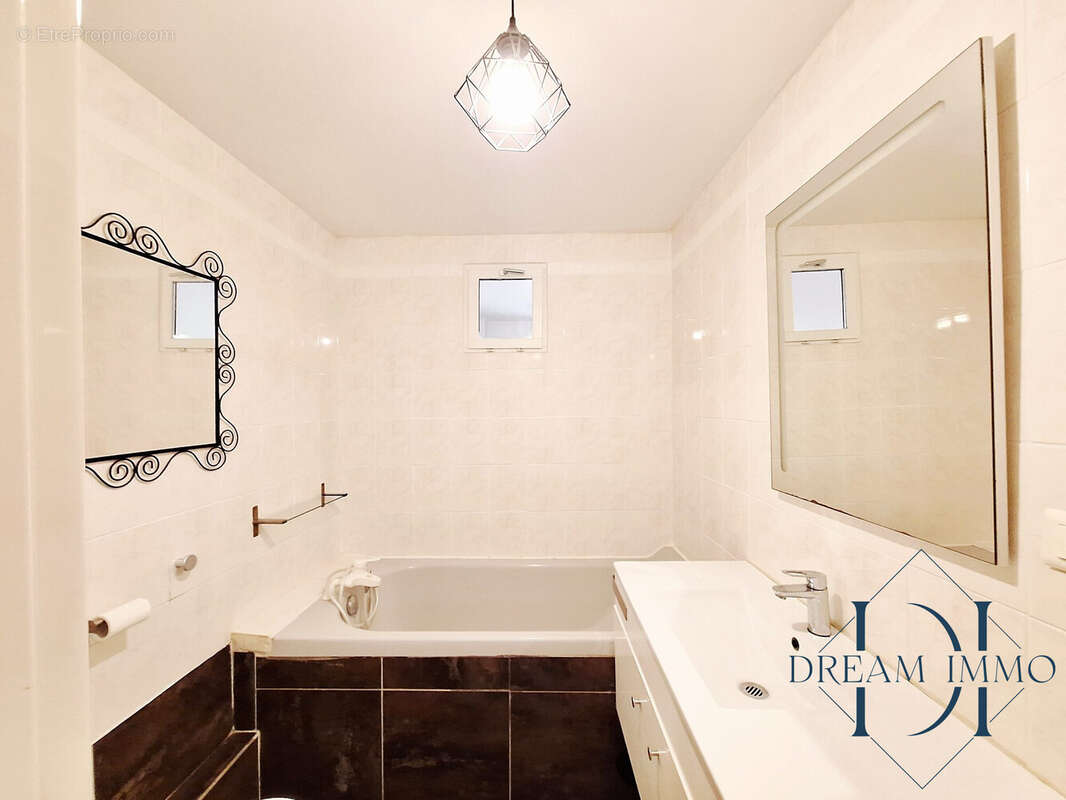 Appartement à POUSSAN