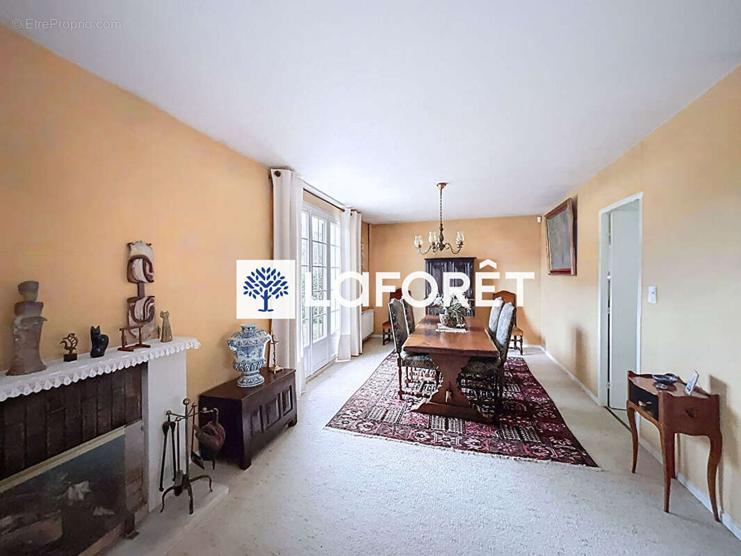 Maison à SAINT-NOM-LA-BRETECHE