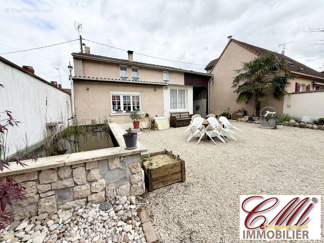 Maison à CHEPPES-LA-PRAIRIE