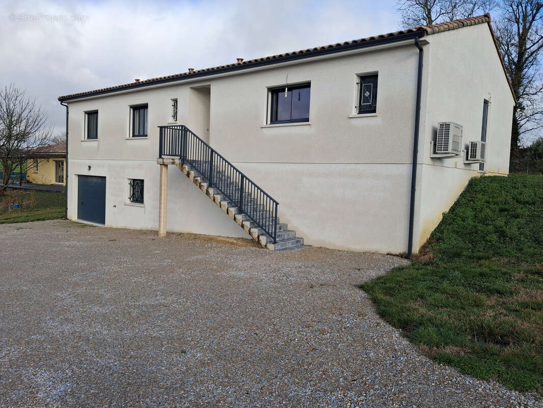 Maison à LESCOUT
