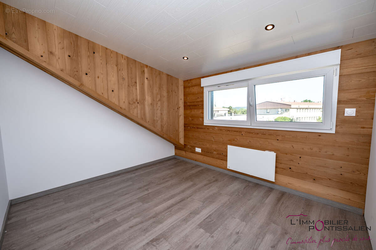 Pontarlier :t3 refait a neuf,terrasse et parking - photo 10
