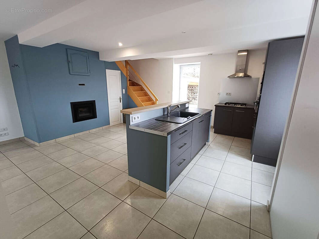 Maison à SAINT-BEAUZIRE