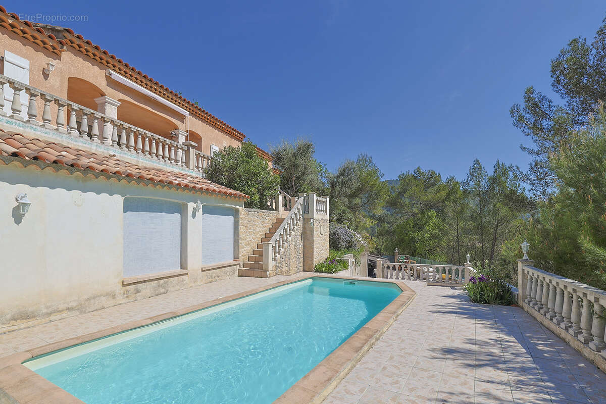 Maison à SOLLIES-TOUCAS