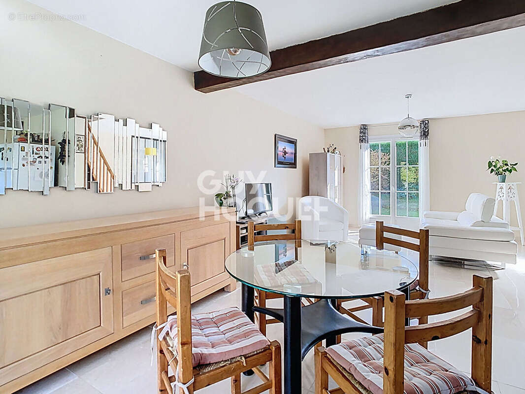 Maison à PEROY-LES-GOMBRIES