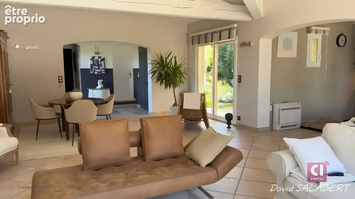 Villa d'architecte T5 à vendre à Brignoles -170 m², pièce de vie lumineuse de 70 m² et piscine - photo 4