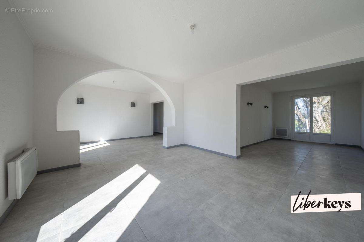 Maison à SAINT-CLAR-DE-RIVIERE