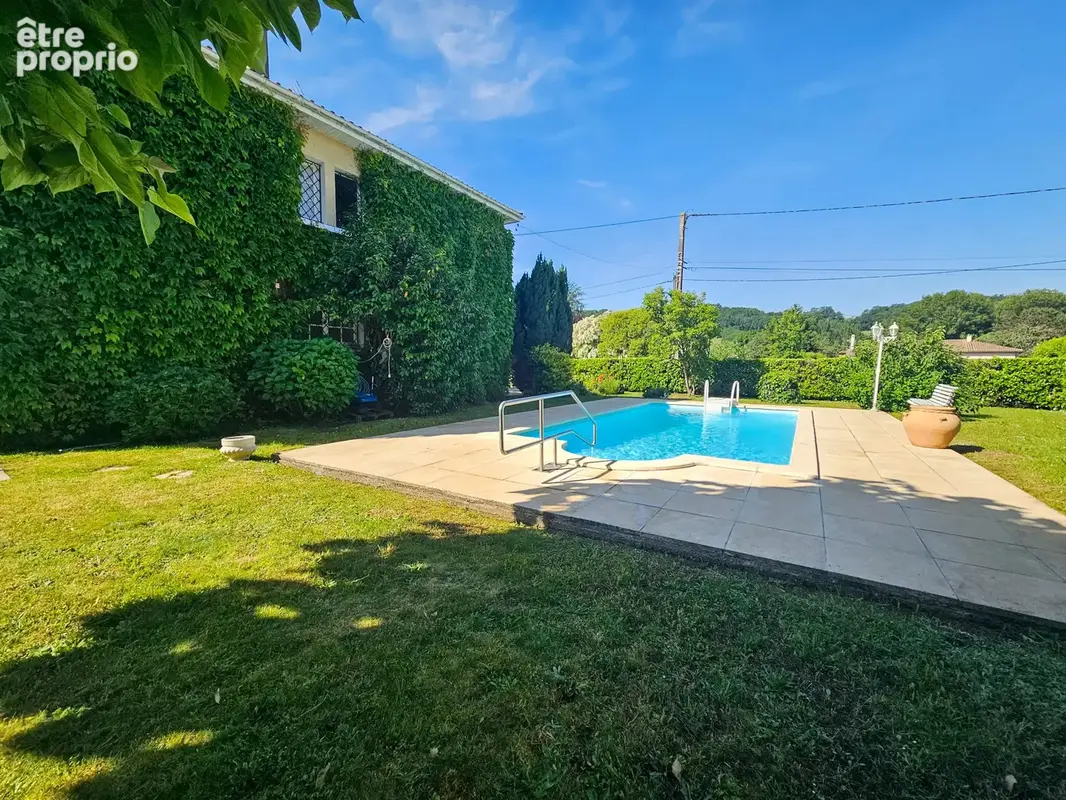 Saint-Philippe-du-Seignal : Maison familiale avec piscine sur parc arboré - photo 2