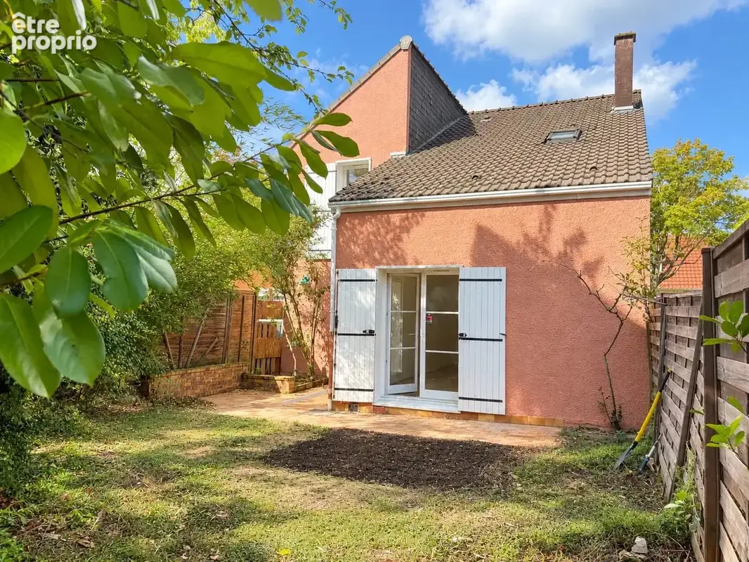 Photo Maison à Voisins-Le-Bretonneux au prix de 420 000€