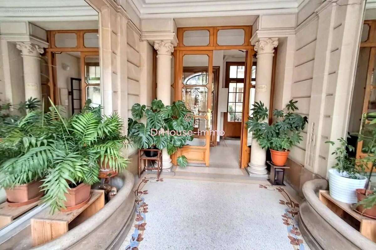 Appartement à PARIS-17E