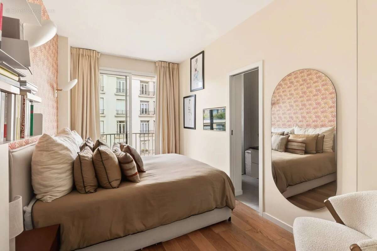 Appartement à NEUILLY-SUR-SEINE