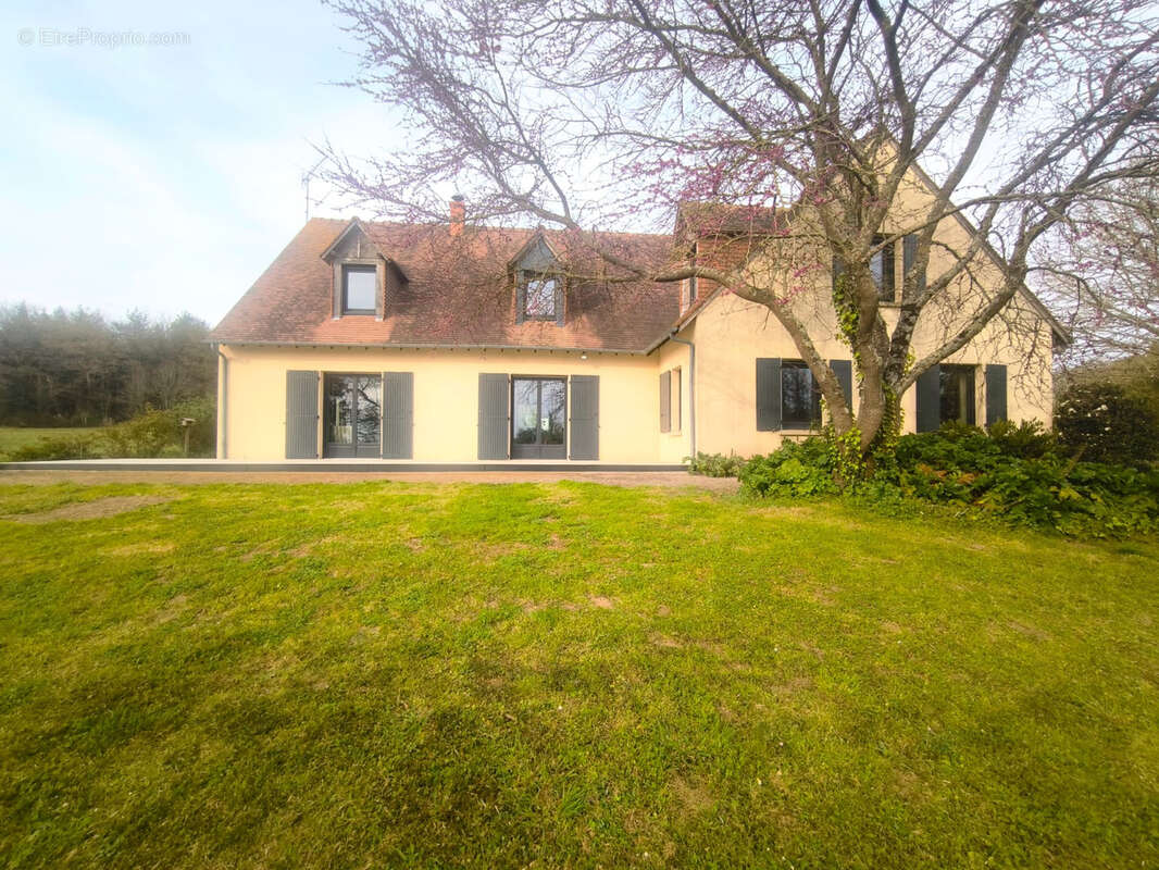 Maison à COULANS-SUR-GEE