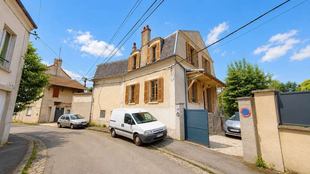 Maison à COUBRON