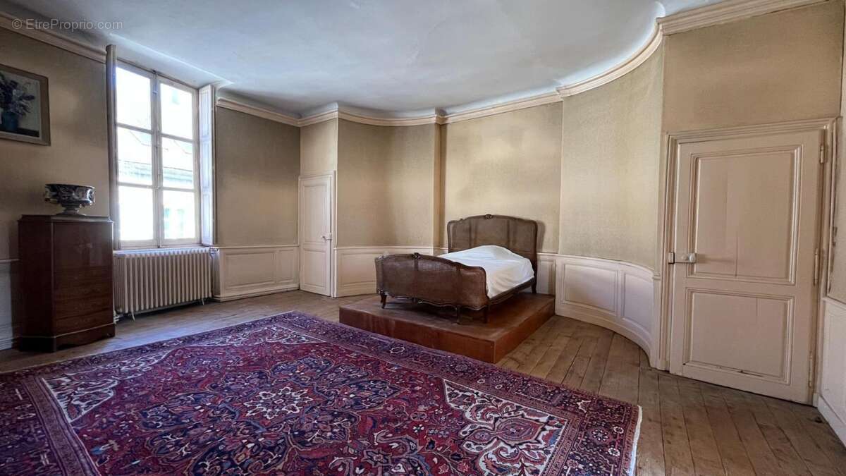 Hôtel particulier du 18ème siècle ouvrant sur cour fermée - photo 16