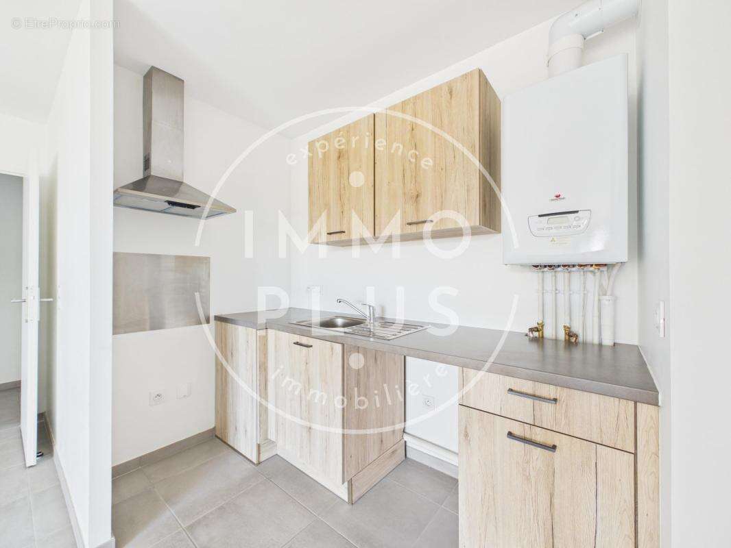 Vente - Appartement - 3 pièces + cuisine - 65,55 m² - 390 000 € - photo 4