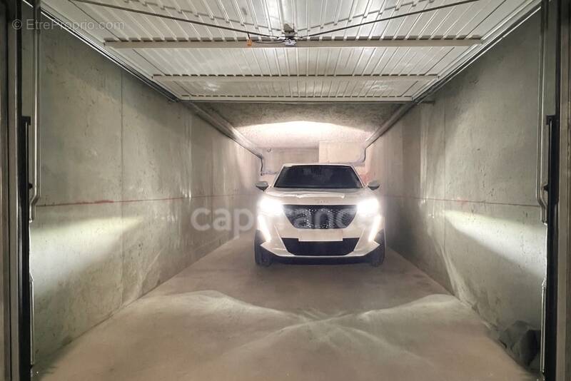 Parking à LA GRANDE-MOTTE