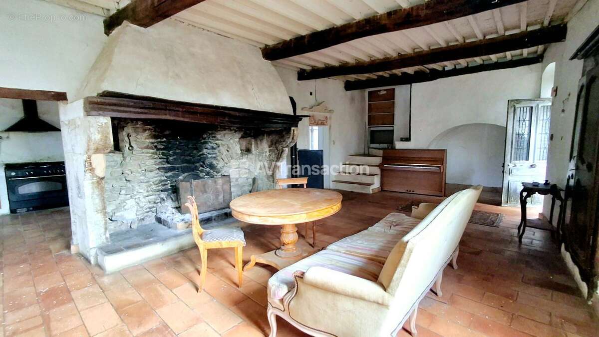 Maison à SAINT-MARCEL-DE-CAREIRET