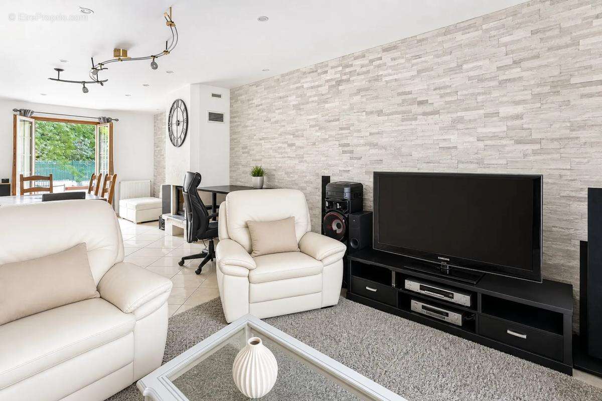 Maison de 6 pièces de 158 m² à Lagny-sur-Marne - photo 8
