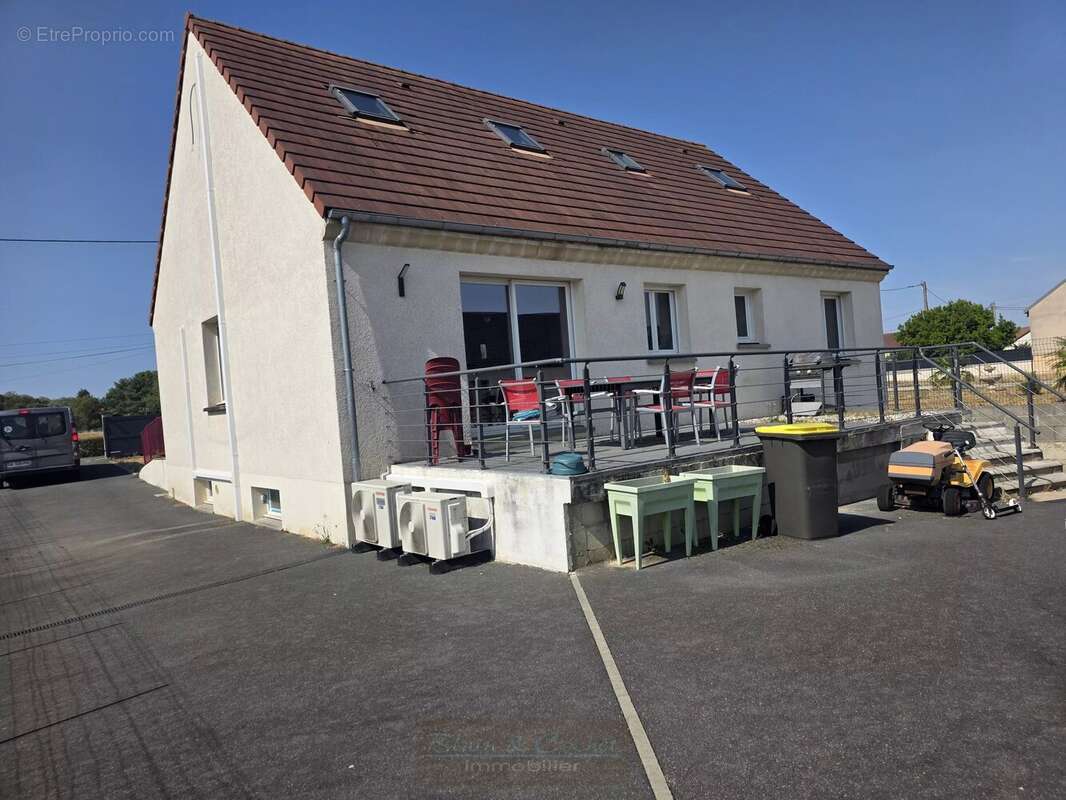 Maison familiale avec 5 chambres - Corquilleroy - photo 13