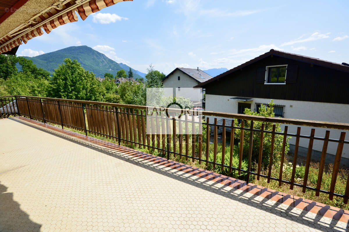Sur les hauteurs d'Annecy-le-Vieux, Une propriété aux volumes généreux et au potentiel remarquable - photo 6