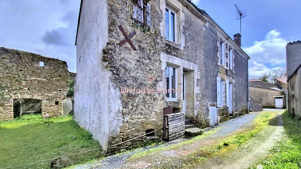 Maison à SIGOURNAIS