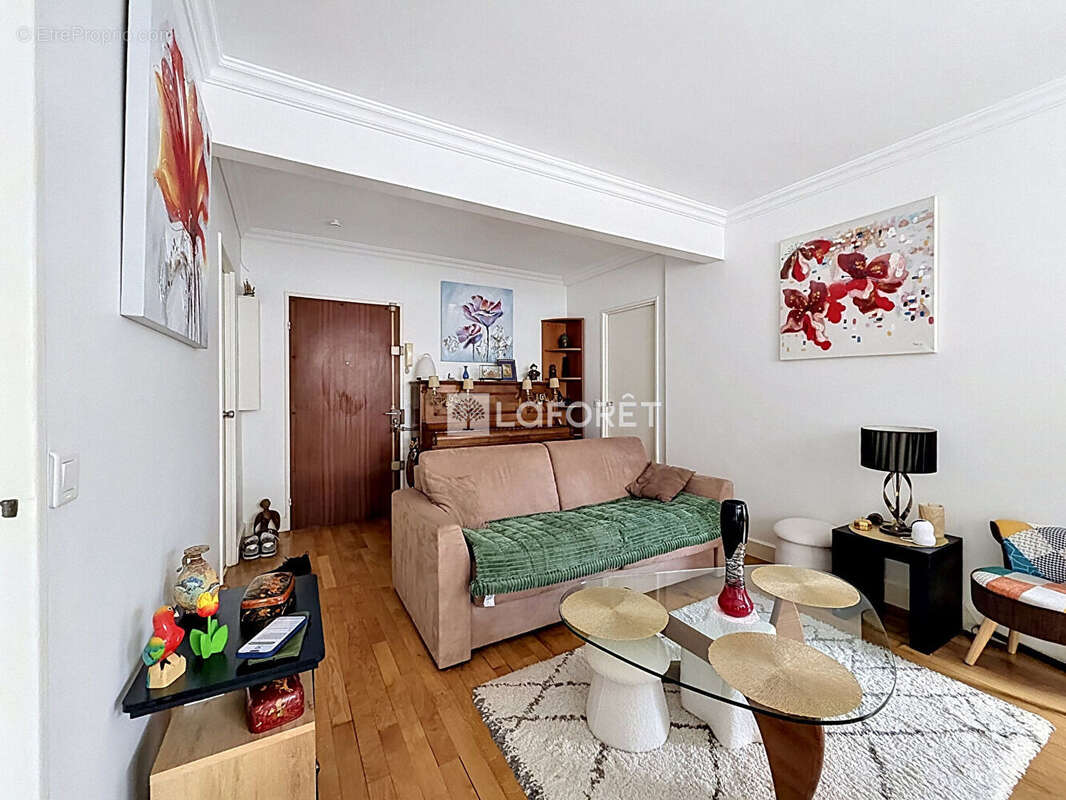 Appartement à PARIS-16E