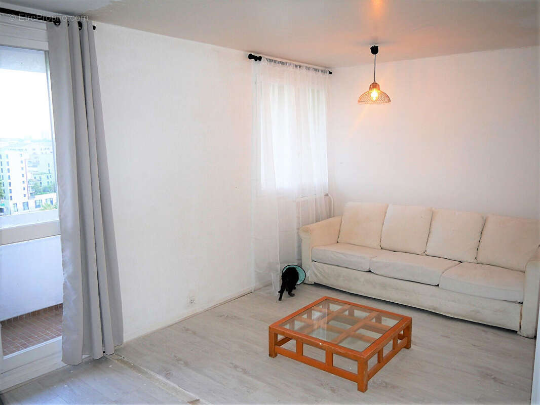 Appartement à L'ILE-SAINT-DENIS