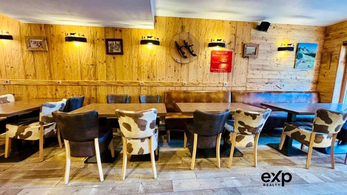 Commerce à LES ALLUES