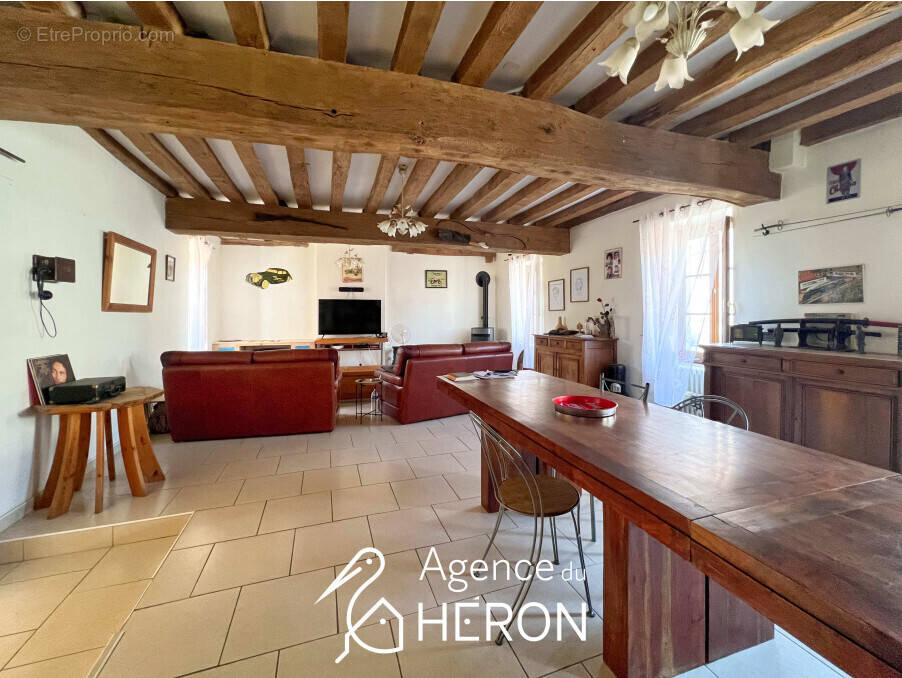 Maison à BROMEILLES