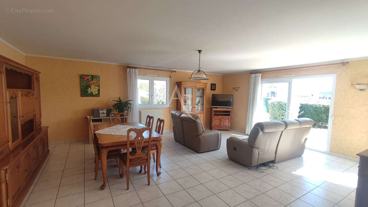 Maison plain-pied 138m² au coeur du Poiré-sur-Vie : volumes, potentiel et emplacement privilégié - photo 2