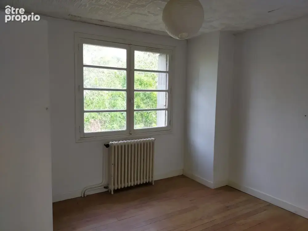 Maison sur un étage à rénover entièrement sur un terrain clôturé de 400 m2  proche de tout commerce - photo 10