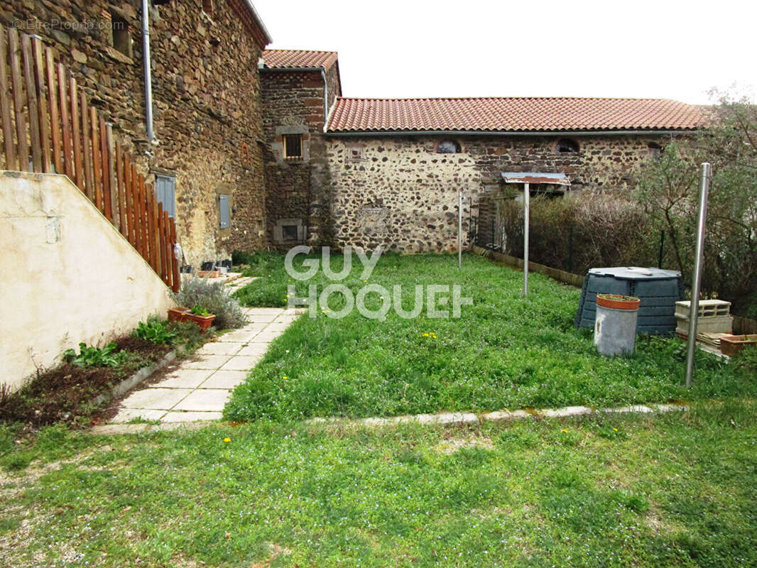 Maison 110 m² à Mazeyrat-D'allier  - photo 3