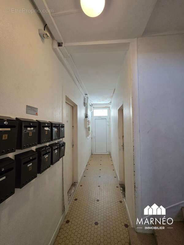 Appartement 220 m² à Reims  - photo 3