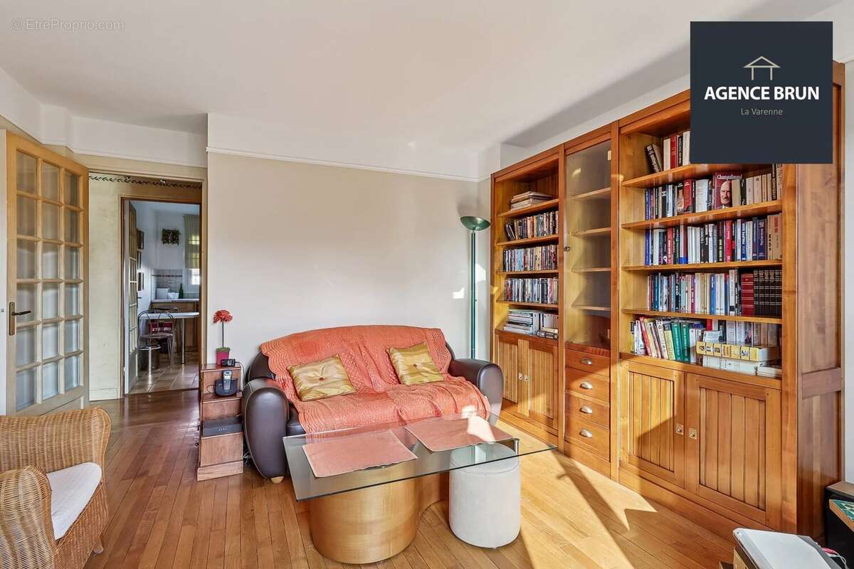 Appartement à SAINT-MAUR-DES-FOSSES