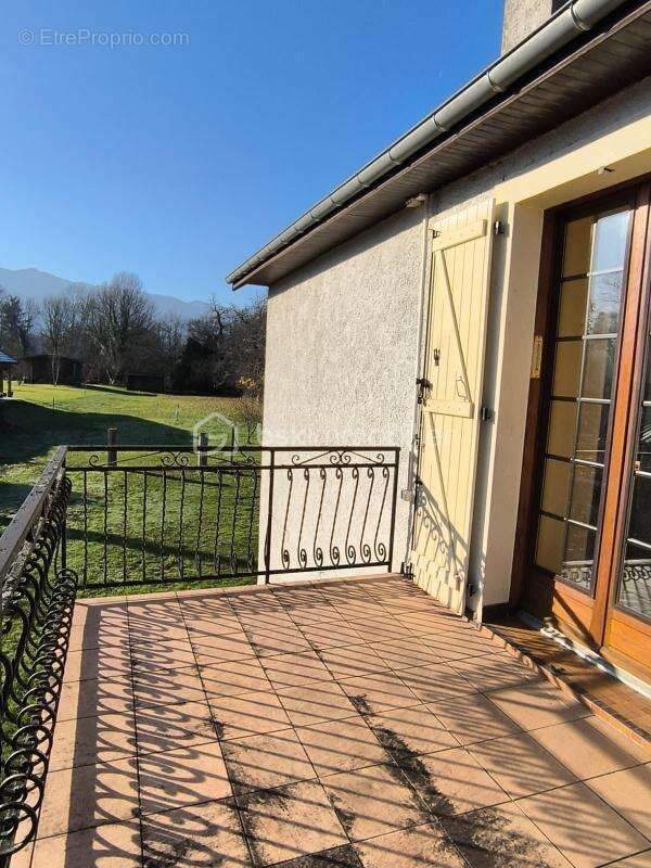 Maison à OGEU-LES-BAINS