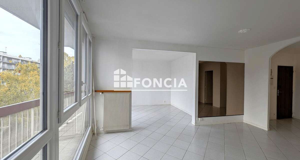 Appartement à CHILLY-MAZARIN