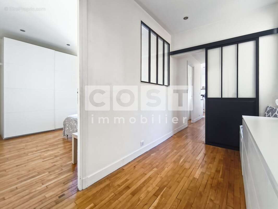 Appartement à COURBEVOIE