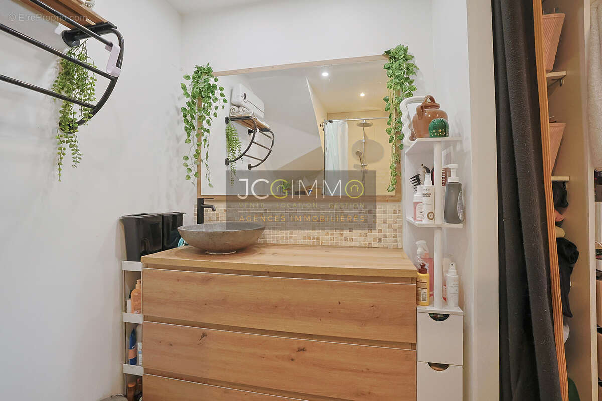 Appartement à PUGET-VILLE