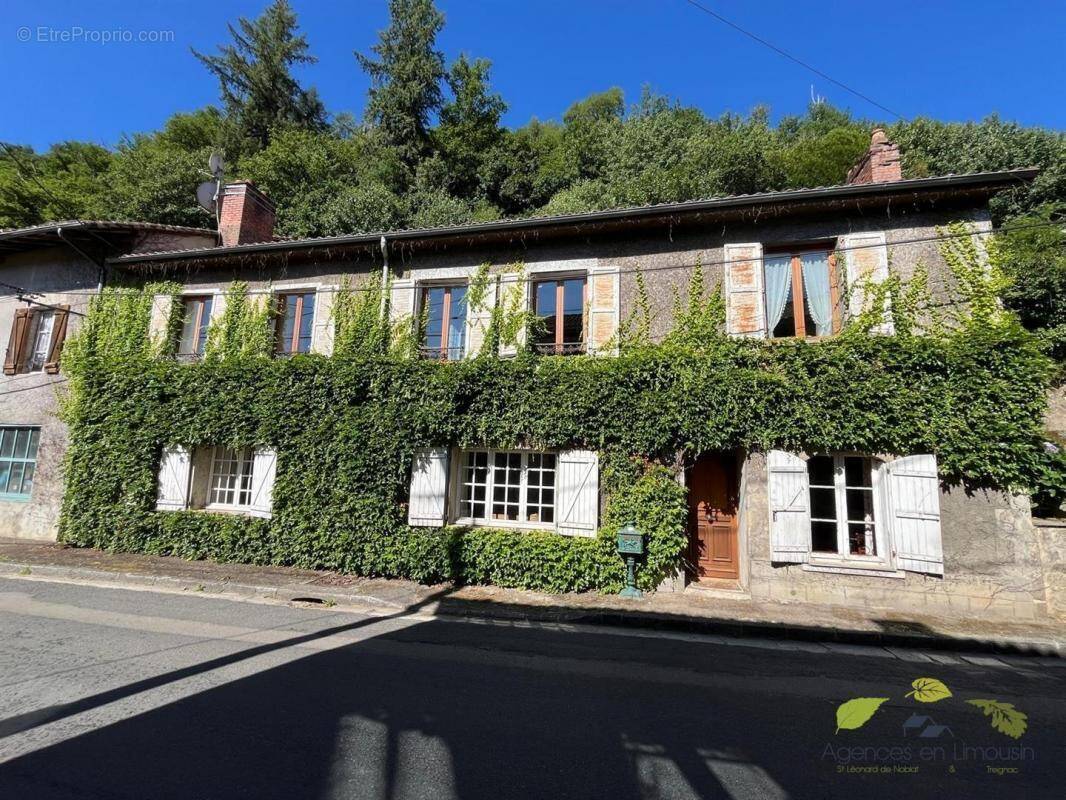 Maison à SAINT-LEONARD-DE-NOBLAT