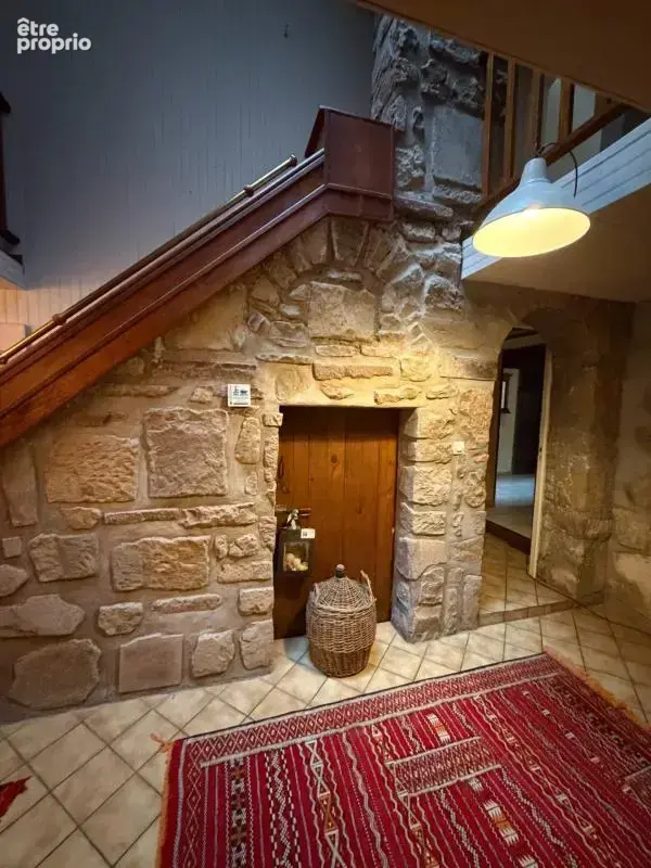 Maison de caractère mitoyenne avec beaux volumes, sauna, terrasse et jardin – Pexonne (54) - photo 3