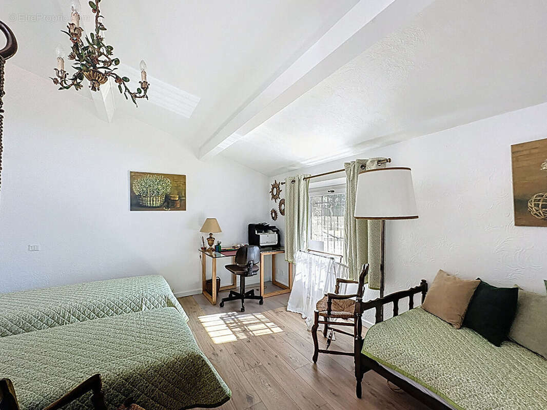 Maison à TOURRETTES