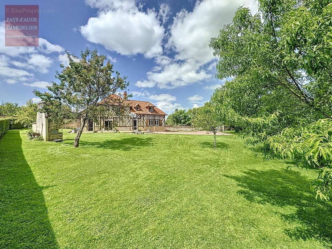 Maison à SAINT-PIERRE-SUR-DIVES