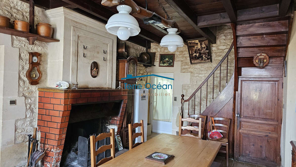 Maison 155 m² à Saint-Romain-De-Benet  - photo 8